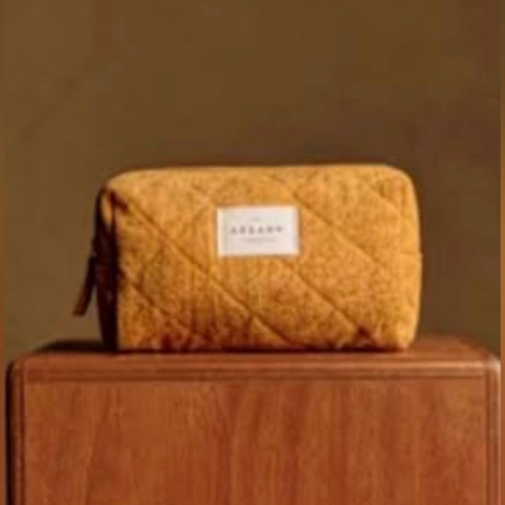 New Sézane Quilted Yellow Makeup Bag 🌸